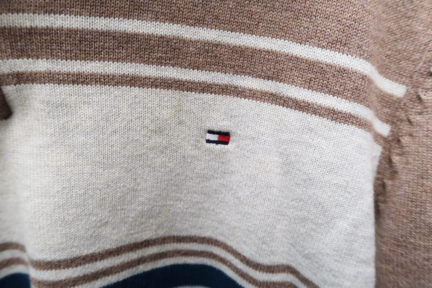 Vintage Tommy Hilfiger Quarter Zip – Beige, Wit, en Donkerblauw – Maat L