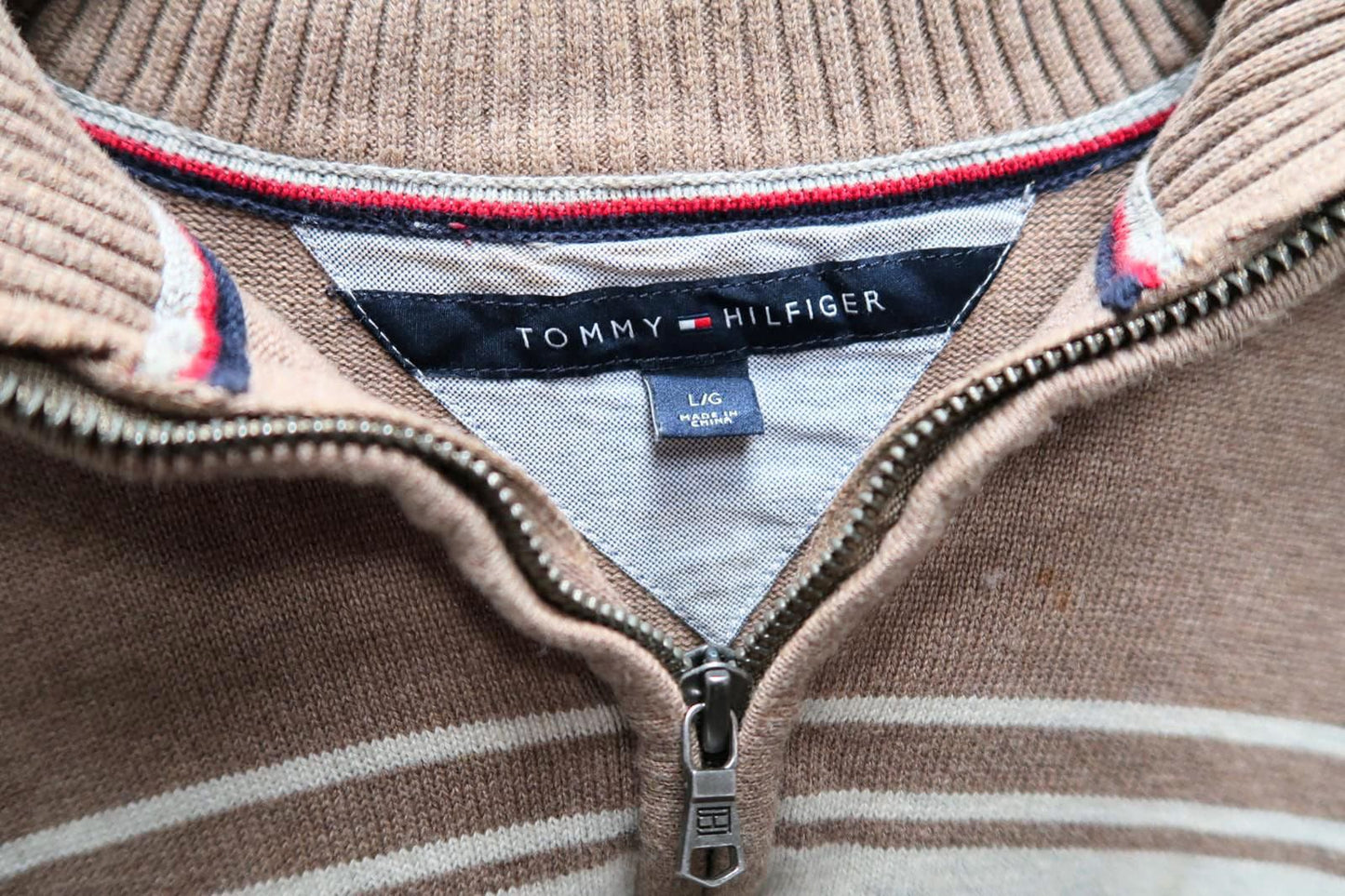 Vintage Tommy Hilfiger Quarter Zip – Beige, Wit, en Donkerblauw – Maat L